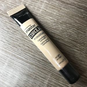 [2 tubes] Maybelline Master Concealer Shade LIGHT